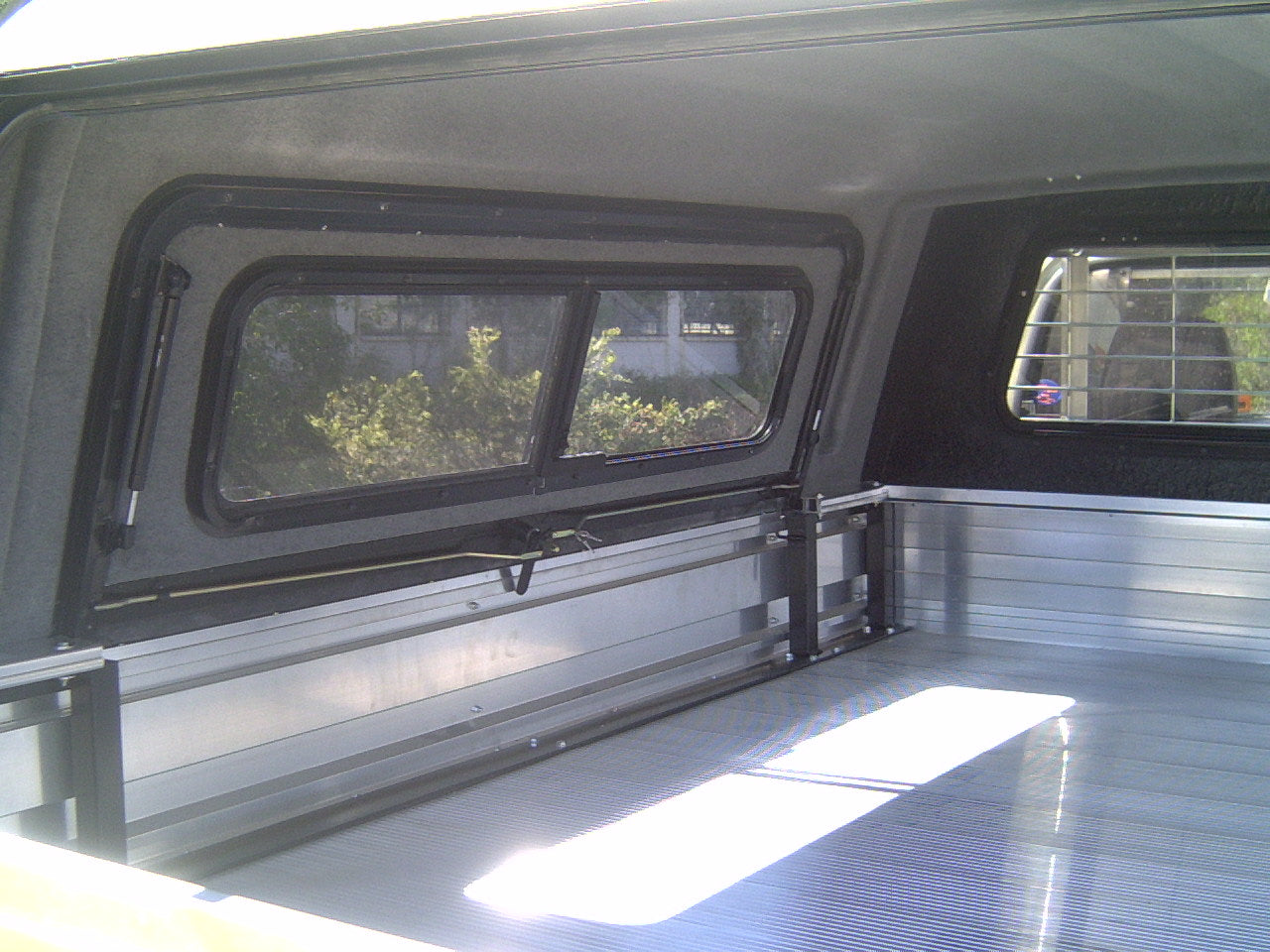TRADESMAN SERIES CANOPY TO SUIT YOUR TRAY MEASUREMENTS - DROP ALL YOUR DROPSIDES - DUAL CAB 1610CM TO 1900CM